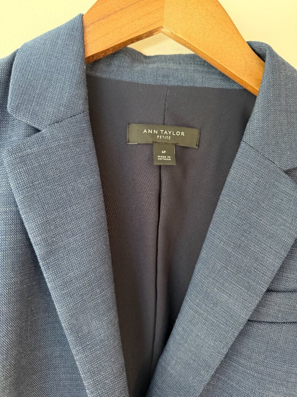 NWOT Ann Taylor Petite One-Button Blue Textured Blazer, Size 6 Petite